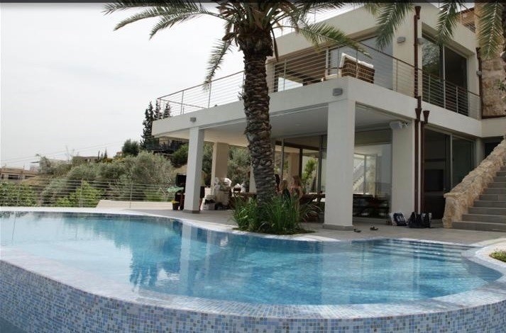The swimming pool on the entrance floor of a house in Moshava Kinneret